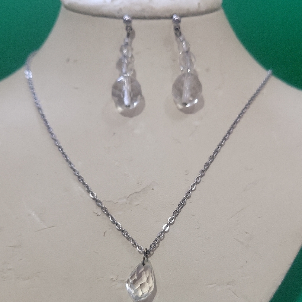 Elegant Vintage Solitare  Silver Necklace and Earring Set 16" chain
